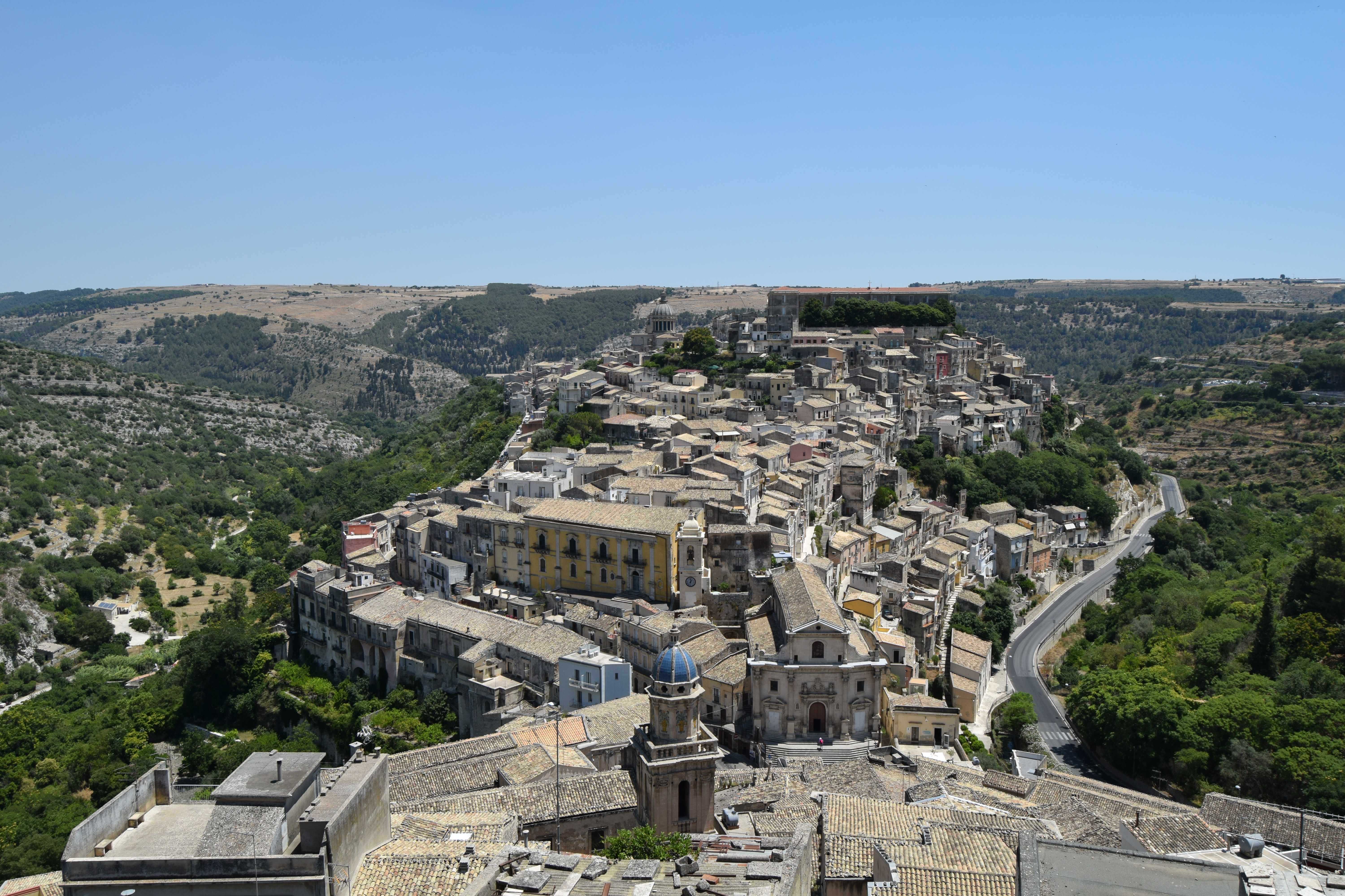 Ragusa – Casa Indipendente con Spettacolare Vista Panoramica su Ibla, Giardino e Garage