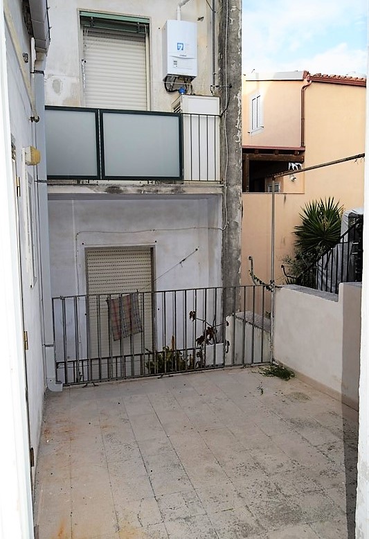 Ragusa, Zona Centro – Casa Singola disposta su due Livelli (Piano Terra e Primo Piano)