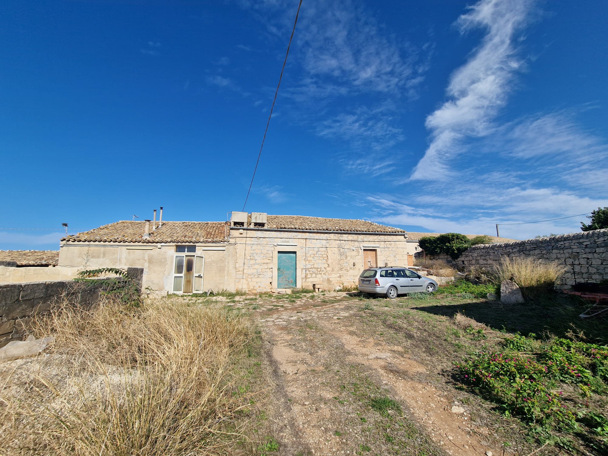 SANTA CROCE CAMERINA,  Contrada Dammusi  – CASE RURALI + 4 ETTARI DI TERRENO AGRICOLO