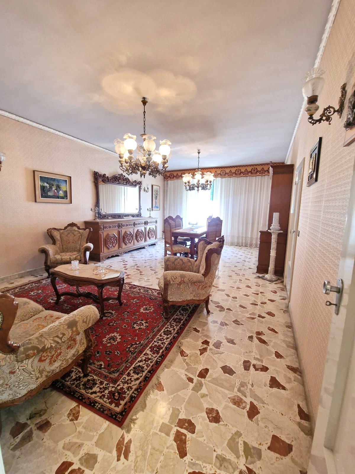 RAGUSA, ZONA SALESIANI – APPARTAMENTO CON TRE CAMERE DA LETTO IN PICCCOLO CONDOMINIO